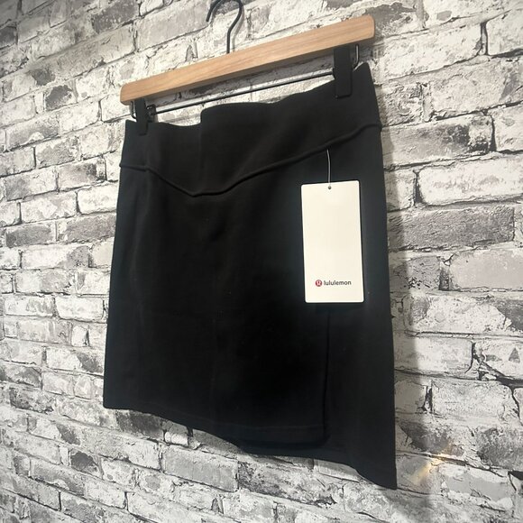 NWT Lululemon Scuba High Rise Mini Skirt Size Medium (BLK) LW8ALSS - Picture 2 of 9